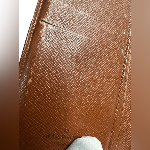 Louis Vuitton Monogram Canvas Portfolio Kiss-Lock
Snap Coin Cash Card Wallet - Picture 12 of 16